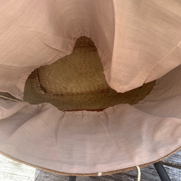 Woman’s Straw summer tote beach bag - with cool stitched design - Picture 3 of 3